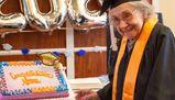 Non è mai troppo tardi: si laurea  a 94 anni al College USA