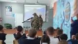 In Russia i veterani della guerra in Ucraina entrano nelle scuole per insegnare ai bambini