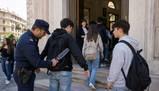 Salerno, arrivano i metal detector a scuola: saranno finanziati con i proventi delle multe