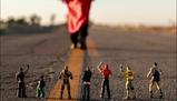 Come in Toy Story: studente si laurea con una “parata” dei suoi giocattoli preferiti