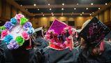 Cappelli di laurea stravaganti e dove trovarli: la "sfilata" all'università