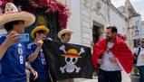 La bandiera di One Piece unisce i tifosi ai Mondiali: tifoso tunisino la regala ai supporter giapponesi