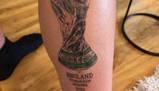 Si fa tatuare la Coppa del Mondo prima della finale, ma l’Inghilterra viene eliminata: la storia di Sean