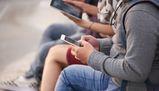 Divieto cellulari a scuola, bilancio positivo per Valditara: "Ora anche gli altri Paesi ci seguono"