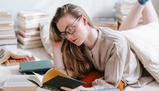 Altro che scroll infinito: a Singapore ti pagano se passi 15 minuti al giorno sui libri