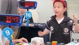 A 6 anni stabilisce il record mondiale femminile del cubo di Rubik risolvendolo in 4,27 secondi