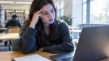IA a scuola, il 94% la usa e l'84% lo fa anche per studiare, ma il 44% teme di pensare meno