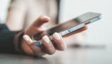 Stop ai social per gli under 13, arriva la stretta della UE. D’accordo i giovani: 1 su 2 vuole limiti all'accesso e un "patentino digitale"