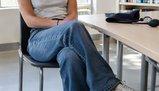 Ti siedi sempre con le gambe incrociate? Ecco i 5 effetti che forse non conosci