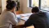 Troppi compiti a casa, la lettera della mamma a Valditara: "La scuola non dovrebbe essere fonte di esaurimento psicofisico"
