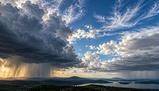 Dai nembostrati ai cumulonembi: quali nuvole annunciano davvero la pioggia? La risposta della meteorologia