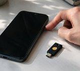 Riavviare il telefono contro gli hacker: quali spyware ferma e quali minacce restano