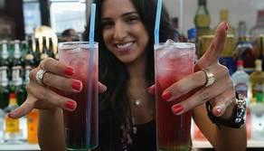 Alcool tra adolescenti: le ragazze bevono di più