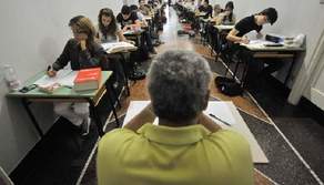 Maturità, il governo taglia i commissari esterni