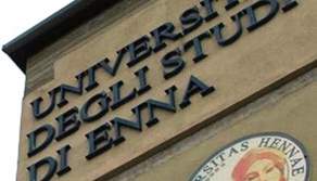 Mamma, mi laureo: ma è tutto finto