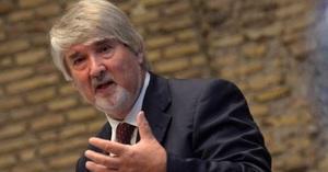 Il ministro del Lavoro: "Laurearsi con 110 e lode a 28 anni non serve a nulla"