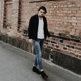 Spopola il Barman svedese uguale a Leonardo Di Caprio!