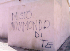 Le 20 dediche d'amore (sui MURI) più SGRAMMATICATE di sempre!