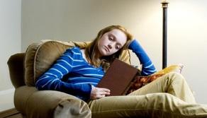 Compiti delle vacanze, tutti contro i prof: genitori sul piede di guerra, studenti copiano dal web