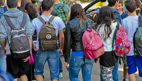 A scuola ci vado... a piedi: un terzo degli edifici è "irraggiungibile" con i mezzi pubblici