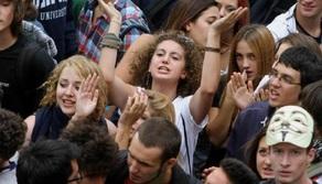 Scuola affollata, laboratori usati come aule: studenti in rivolta
