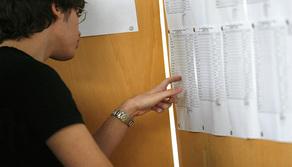 Bocciato e poi promosso in due giorni: la colpa è dei prof