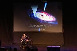 Stephen Hawking rende pubblica la sua tesi di dottorato dell'Università di Cambridge