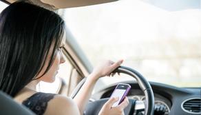 Smartphone alla guida: ritiro patente immediato