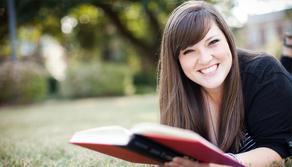 Vuoi evitare il debito? 5 motivi per imparare l'inglese leggendo