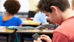 Smartphone in classe, dov'è la novità? Lo usiamo già (anche per chattare)