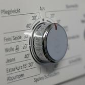 Come fare la lavatrice: i gradi a cui lavare i capi scuri, bianchi e in base al tessuto