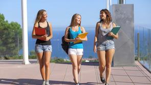 A Torino preside vieta shorts, canotte e infradito anche a insegnanti e genitori