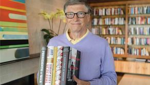 5 libri da leggere sotto l'ombrellone consigliati da Bill Gates