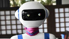 I camerieri robot che servono ai tavoli sono anche in Italia: scopri dove