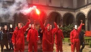 Maschere di Dalì all'università: ma non è la "Casa di Carta"