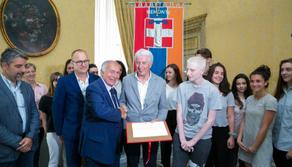 Il compagno ha un tumore, tutta la classe si vaccina per salvarlo