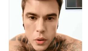 Fedez contro Striscia la Notizia per una battuta sul figlio Leone