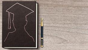 Non è mai tardi per la laurea: Andrea discute la tesi a 80 anni