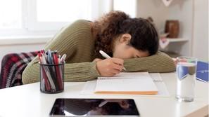 Adolescenti sotto stress, oltre 6 su 10 avvertono ansia e pressione sociale. E 1 su 2 ha già avuto almeno un attacco di panico