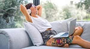 Giornata internazionale della felicità: 10 dritte per il buonumore in quarantena