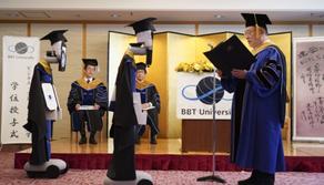 Un robot si "laurea" al posto degli studenti: cerimonia con Avatar