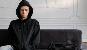 Si lancia nel vuoto a 11 anni: l'ombra della challenge mortale dietro il gesto