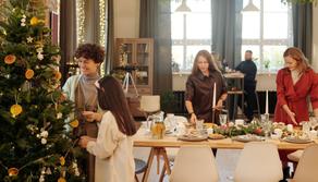 Zona rossa Natale 2020: tutti i divieti, cosa si può e non si può fare. Le indiscrezioni