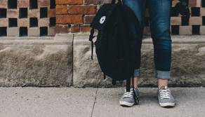 Ritorno a scuola, il primo bilancio: banchi monoposto (quasi) per tutti, assembramenti all'ingresso e nuovi divieti