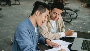 Chi si laurea in STEM lavora prima e guadagna di più