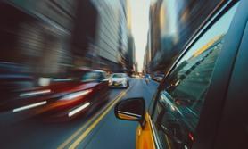 Planking Challenge, la nuova sfida su Tik Tok: gettarsi sulle macchine in corsa