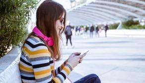 Adolescenti e digitale, 1 su 5 è sempre connesso: numeri raddoppiati in dodici mesi. E' allarme sui rischi