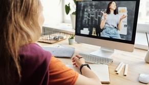 Non solo bende sugli occhi: in Dad, 1 studente su 2 ha sperimentato metodi “assurdi” anti-copioni