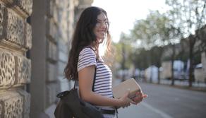 Maturità 2021, gli studenti ringraziano i prof: per 1 su 2 esame più semplice del previsto