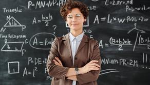 300 alunni sospesi alle medie: foto ritoccate di prof e compagni e insulti sui gruppi social